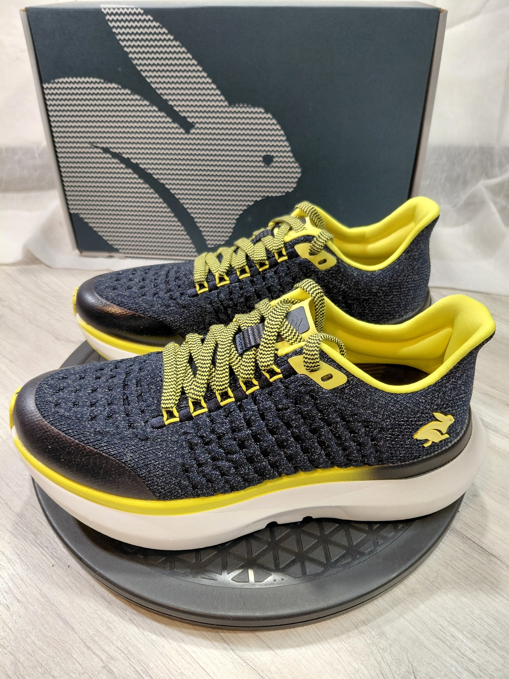 NEW Rabbit Womens Dream Chaser Running Shoes. Black & Blazing Yellow SIZE 7.5